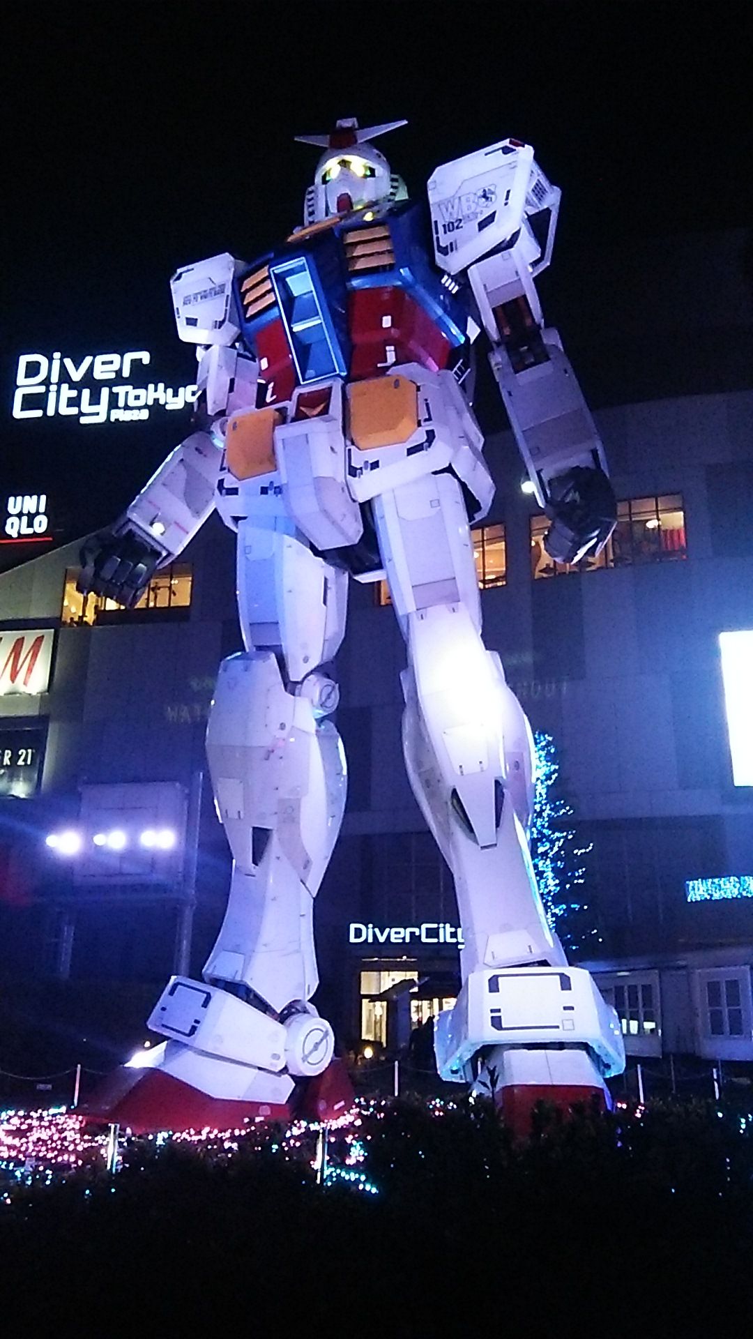 Gundam Statue in in Daiba